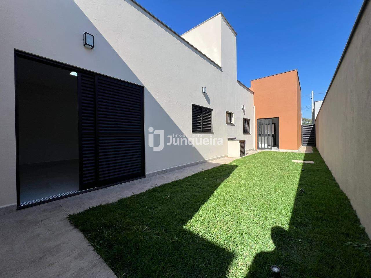 Casa em Condomínio à venda no Recanto Piracicamirim, 3 quartos, sendo 1 suíte, 2 vagas, no bairro Recanto do Piracicamirim em Piracicaba - SP