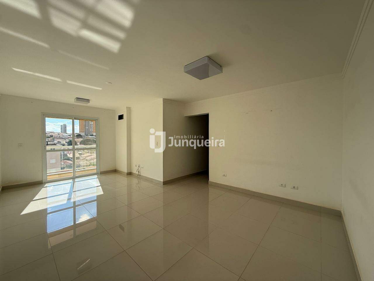 Apartamento à venda no Dubai, 3 quartos, sendo 1 suíte, 2 vagas, no bairro Vila Independência em Piracicaba - SP