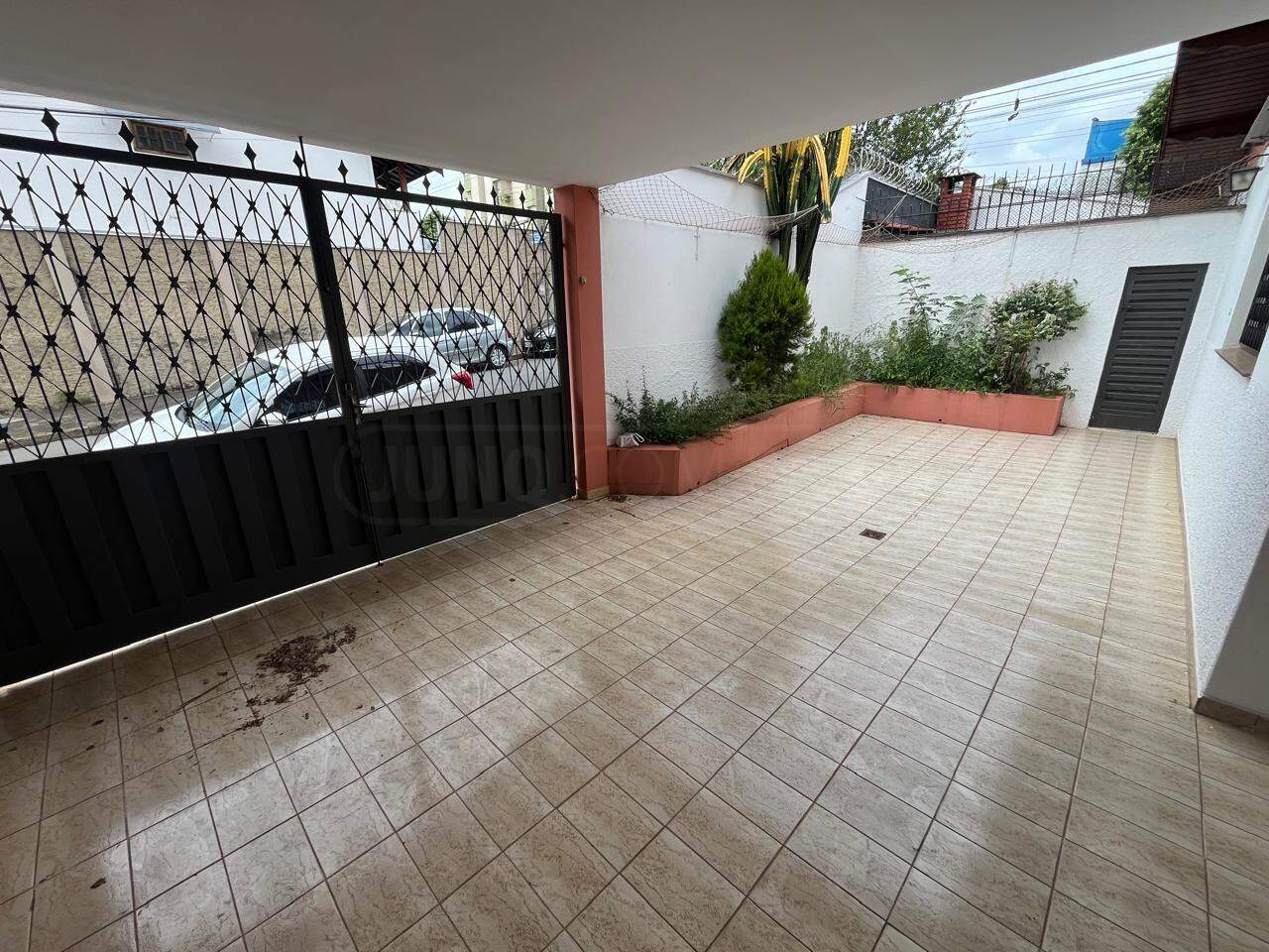 Casa para alugar, 3 quartos, sendo 1 suíte, 2 vagas, no bairro Vila Monteiro em Piracicaba - SP