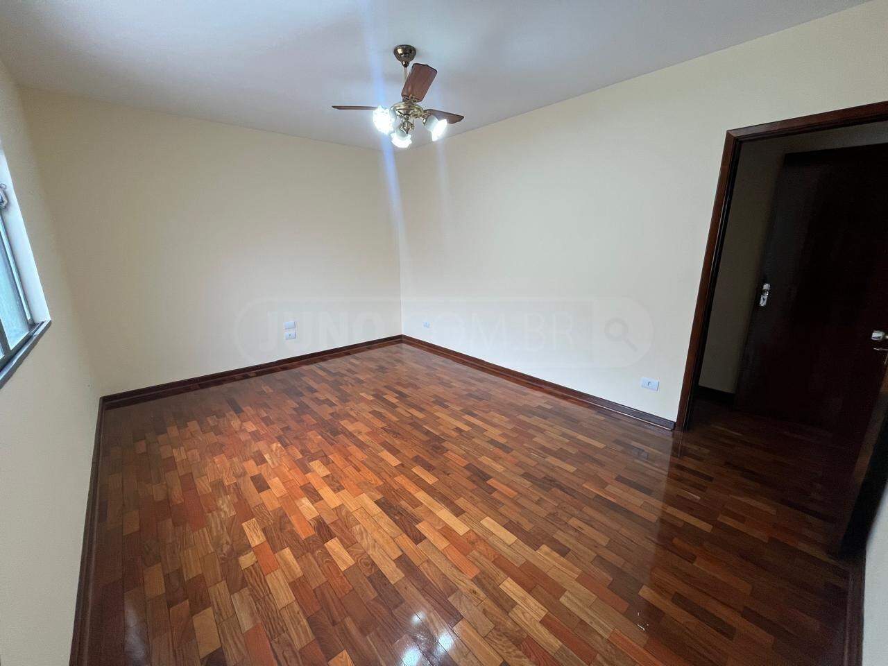 Casa para alugar, 3 quartos, sendo 1 suíte, 2 vagas, no bairro Vila Monteiro em Piracicaba - SP