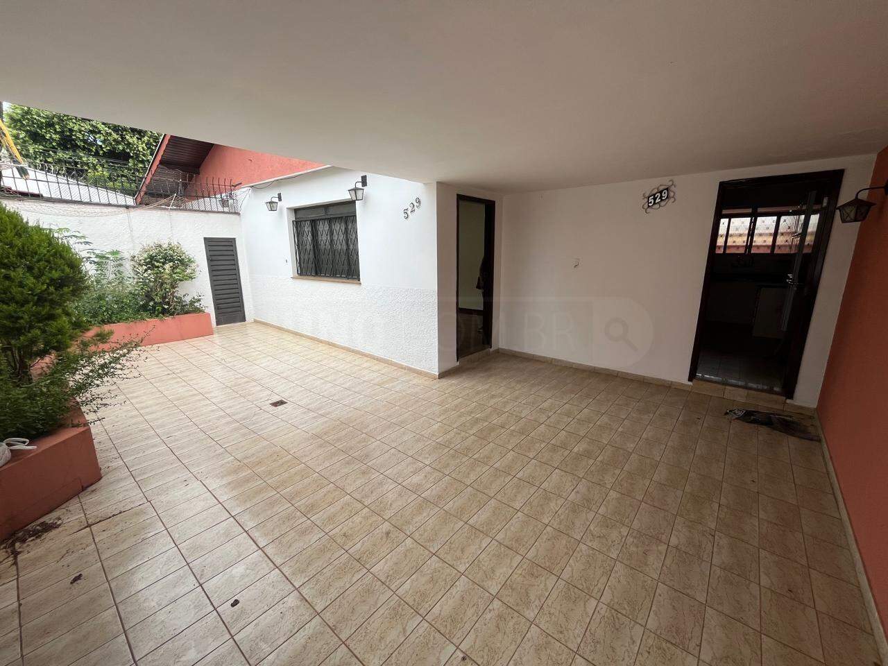 Casa para alugar, 3 quartos, sendo 1 suíte, 2 vagas, no bairro Vila Monteiro em Piracicaba - SP