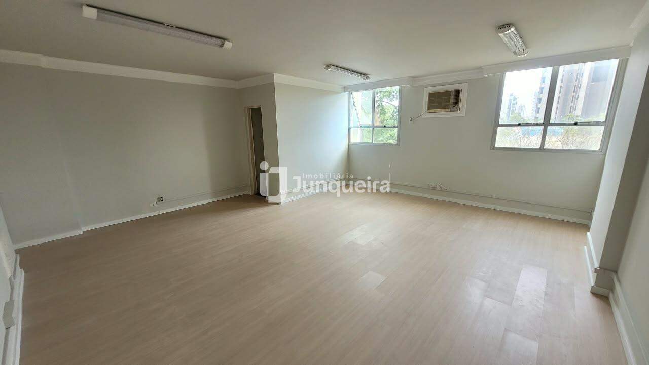 Sala Comercial para alugar, 2 vagas, no bairro Cidade Alta em Piracicaba - SP
