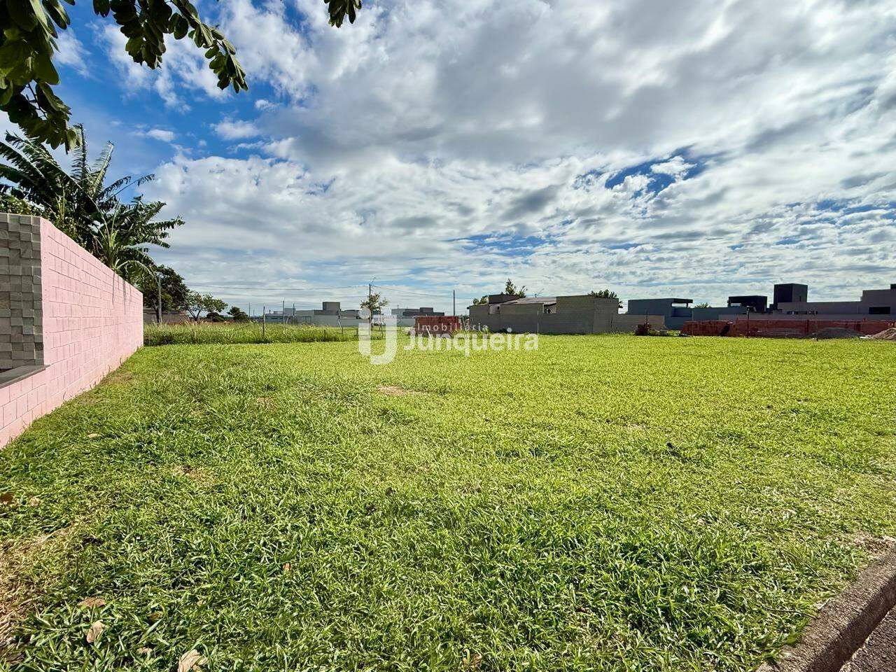 Terreno em Condomínio à venda no Quinta do Engenho, no bairro Residencial Quinta do Engenho em Rio das Pedras - SP