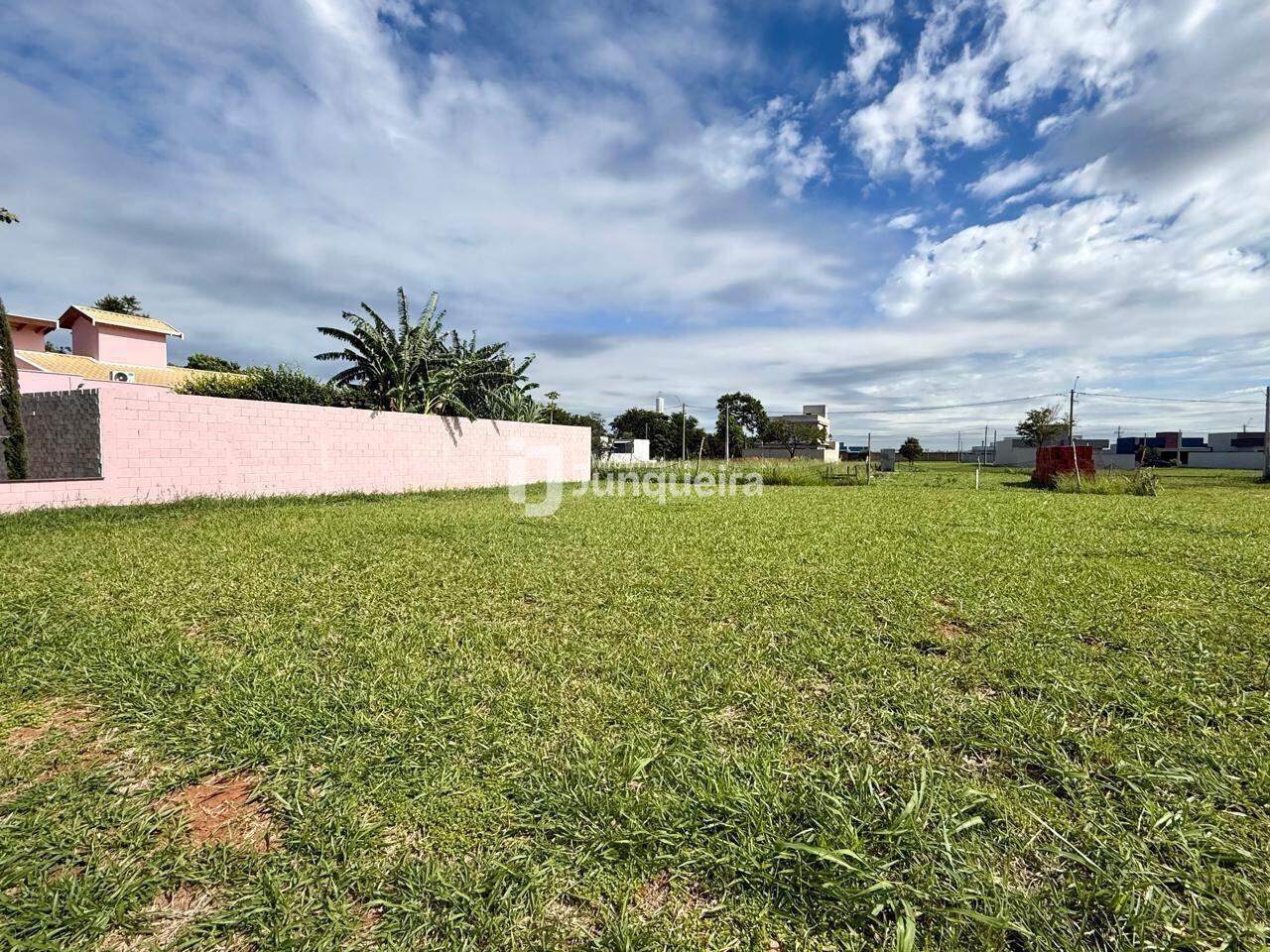 Terreno em Condomínio à venda no Quinta do Engenho, no bairro Residencial Quinta do Engenho em Rio das Pedras - SP