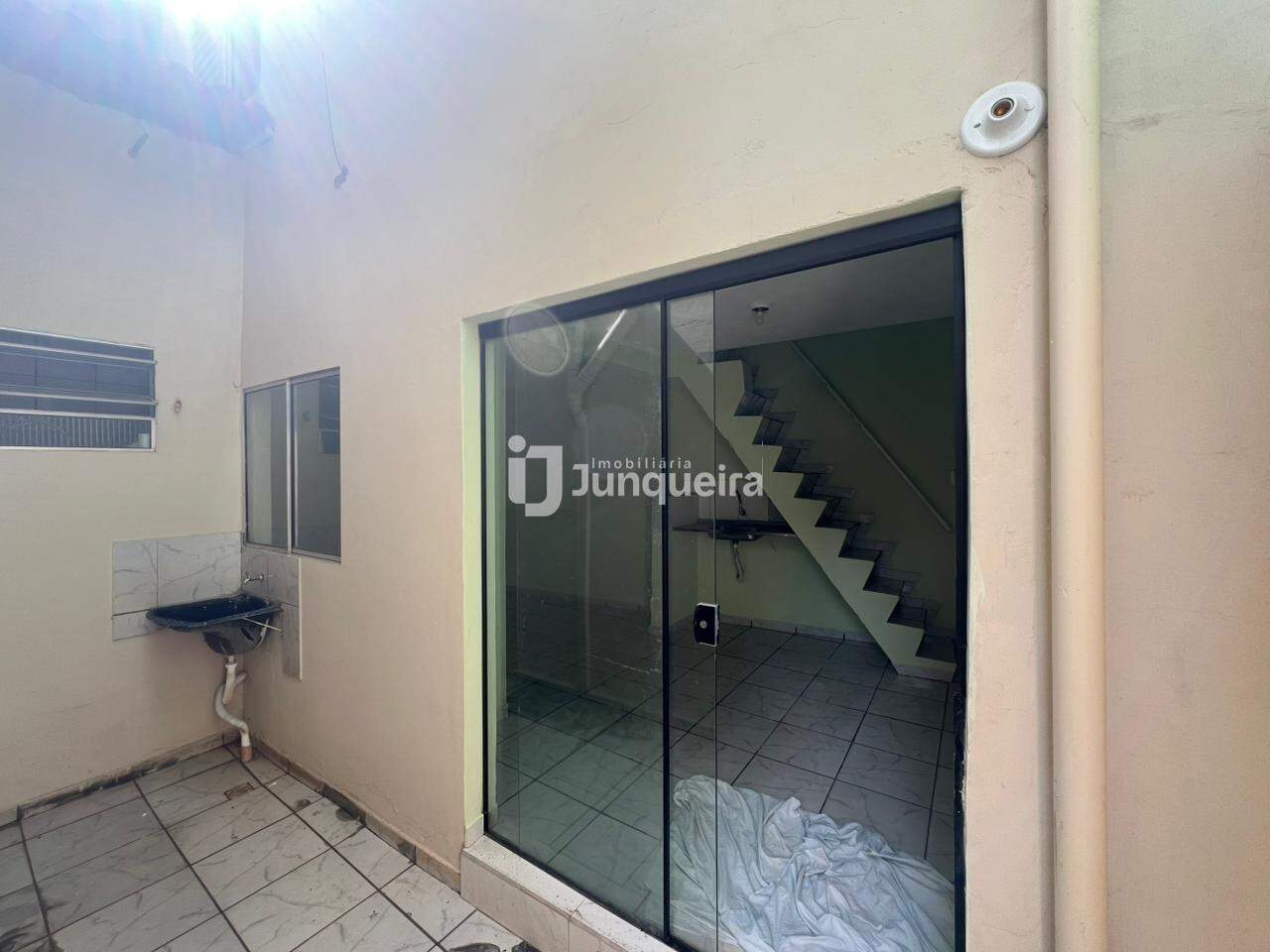 Casa para alugar, 2 quartos, no bairro Santa Rosa em Piracicaba - SP