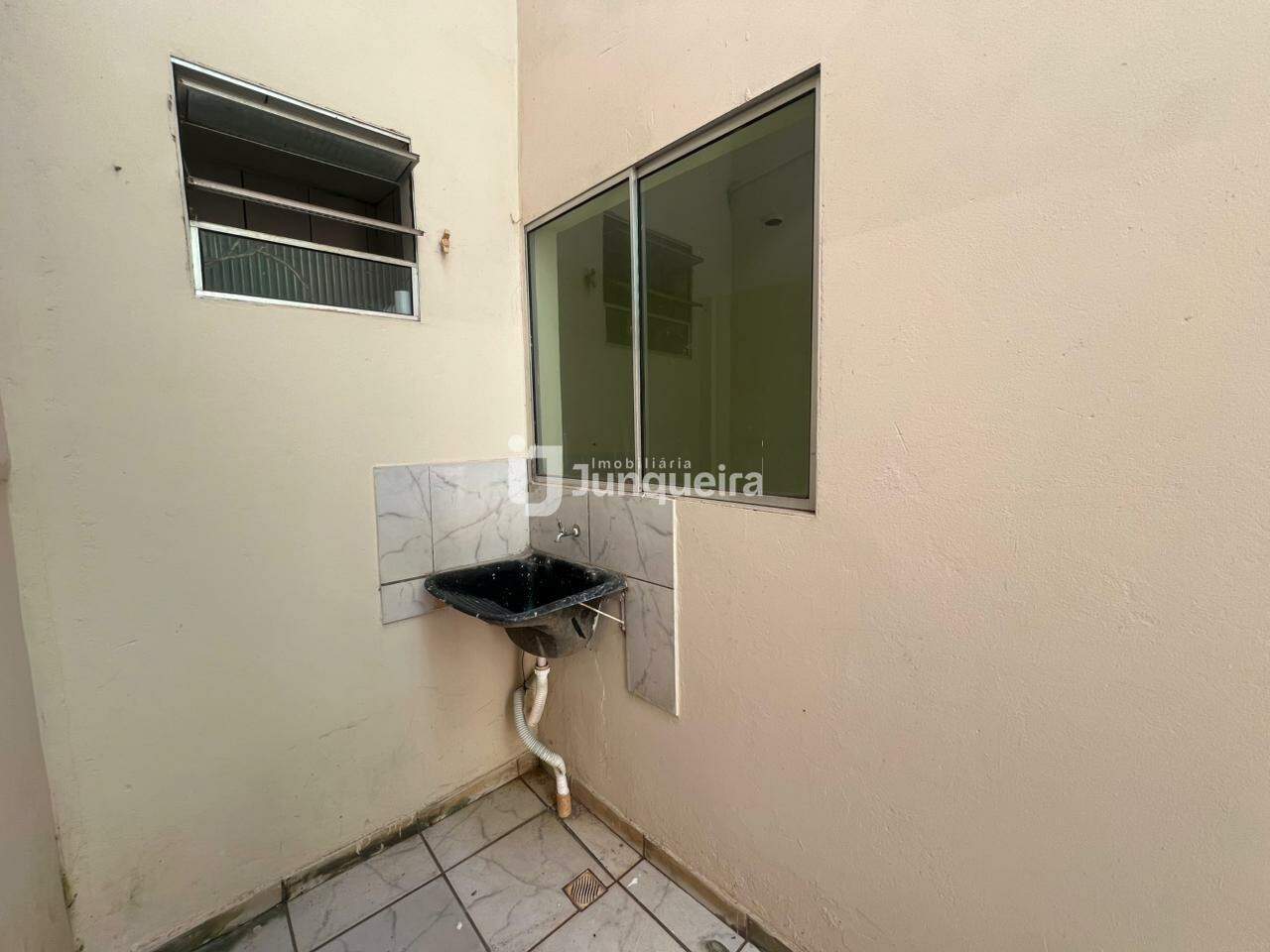 Casa para alugar, 2 quartos, no bairro Santa Rosa em Piracicaba - SP