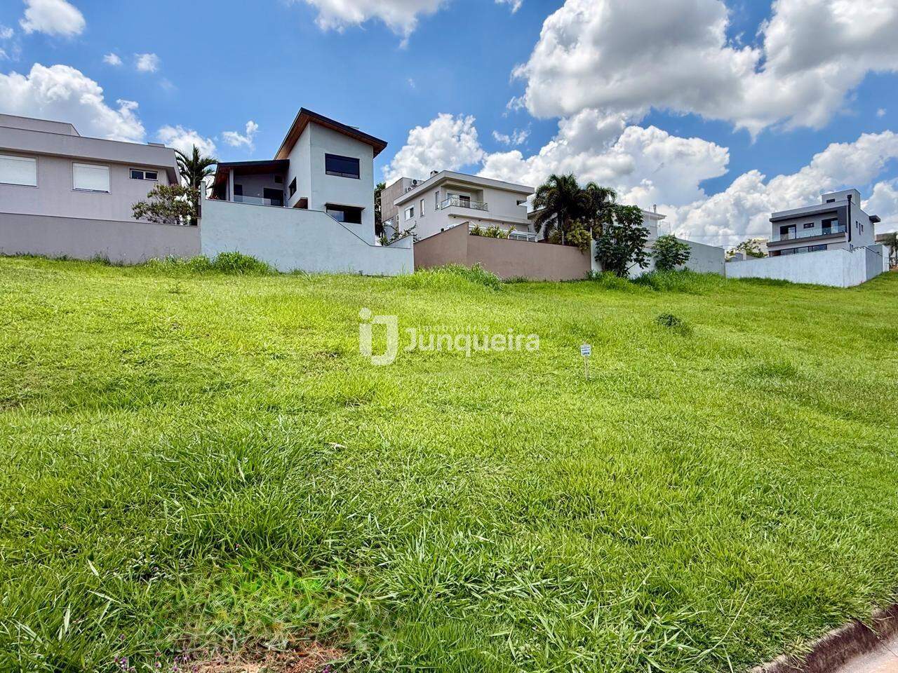 Terreno em Condomínio à venda no Villa D'Aquila, no bairro Villa D'áquila em Piracicaba - SP