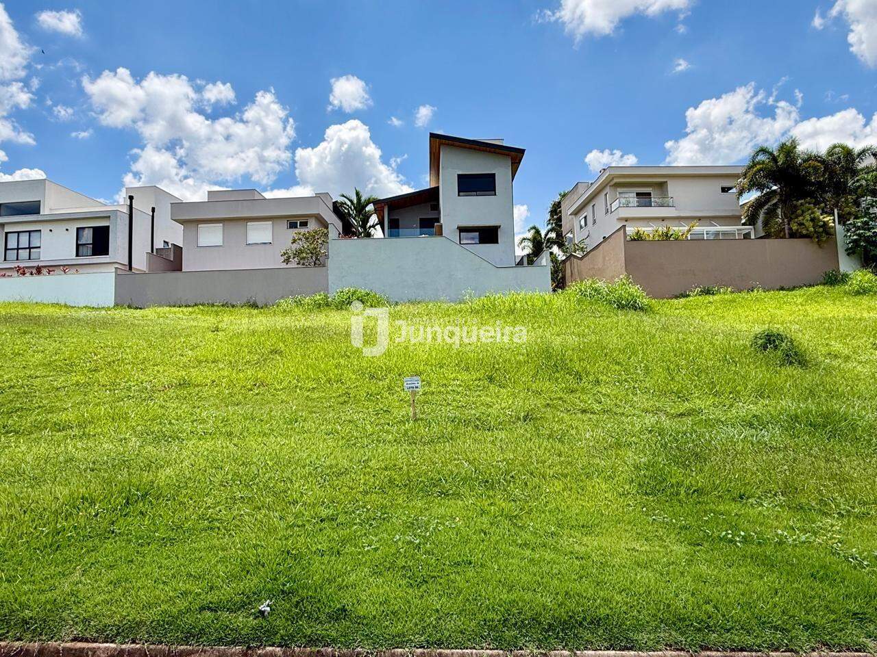 Terreno em Condomínio à venda no Villa D'Aquila, no bairro Villa D'áquila em Piracicaba - SP