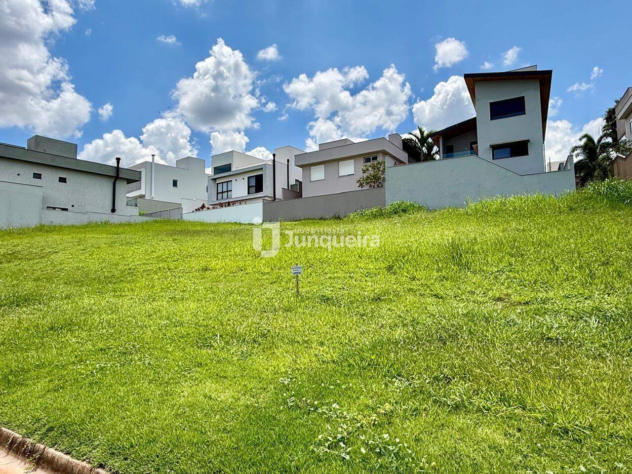 Terreno em Condomínio à venda no Villa D'Aquila, no bairro Villa D'áquila em Piracicaba - SP