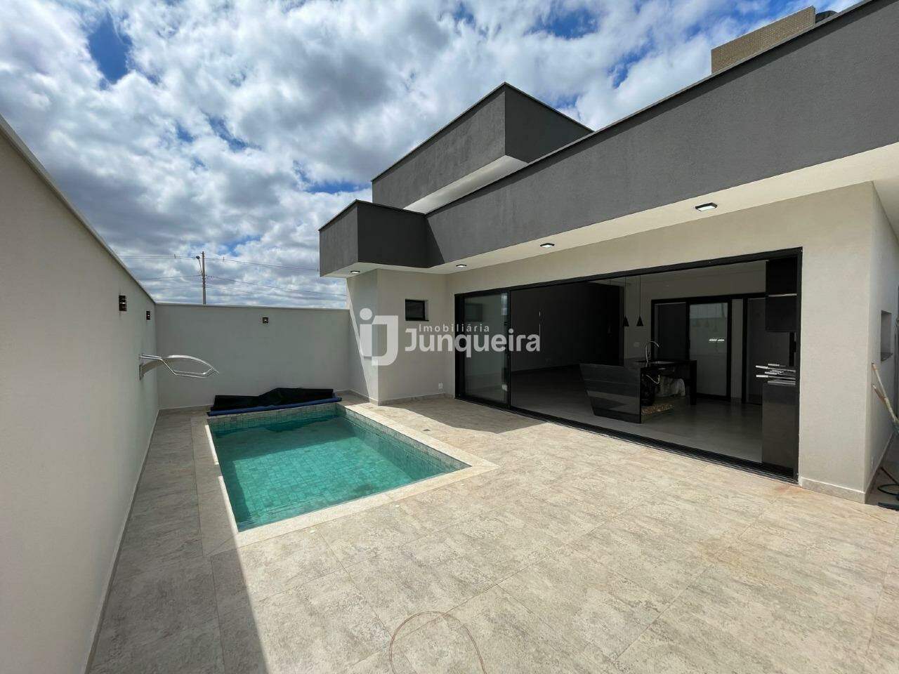 Casa em Condomínio à venda no Canadá Residencial, 3 quartos, sendo 1 suíte, 2 vagas, no bairro Jardim São Francisco (Ondas) em Piracicaba - SP