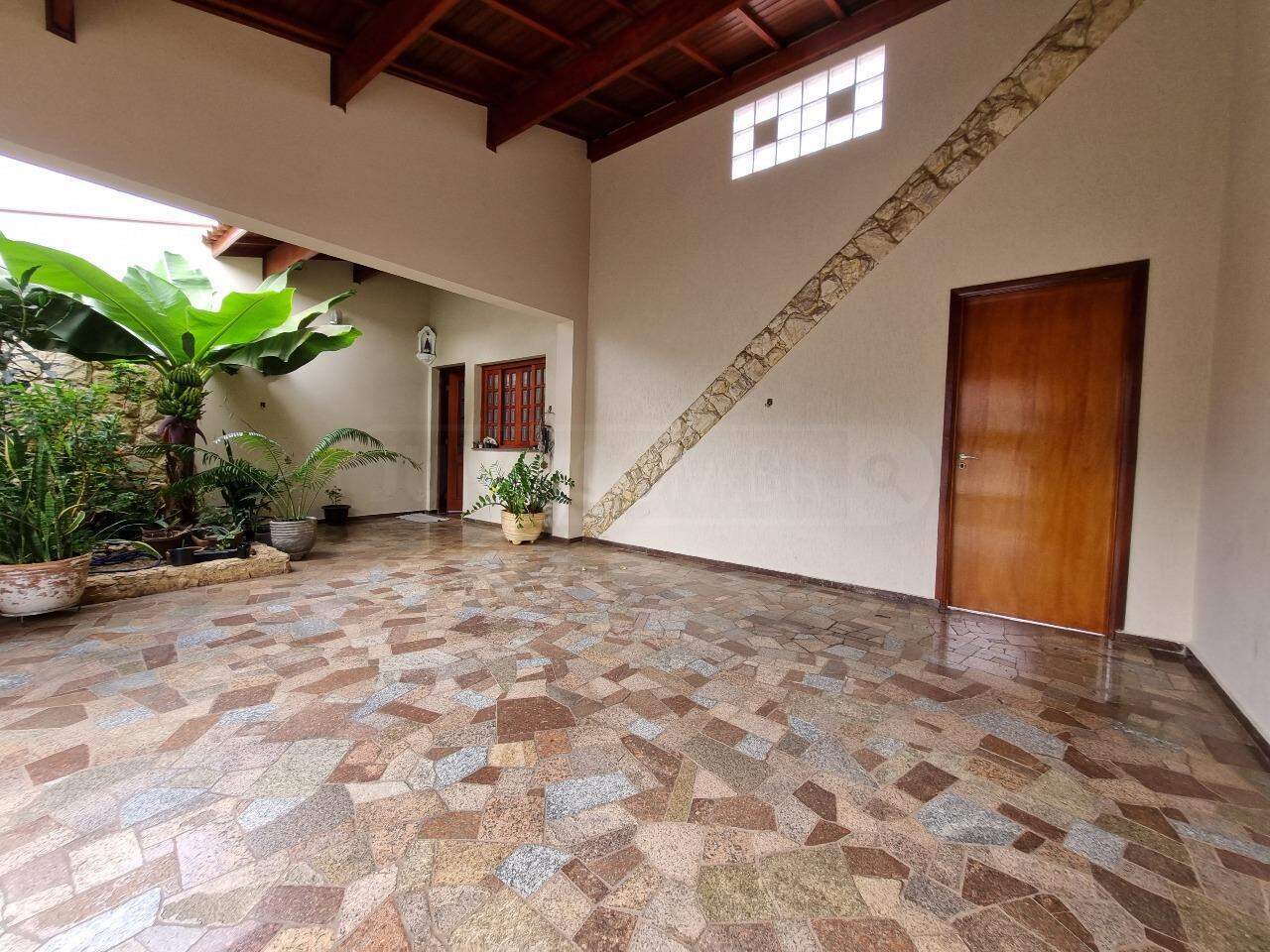Casa à venda, 2 quartos, sendo 1 suíte, 2 vagas, no bairro Nova Piracicaba em Piracicaba - SP