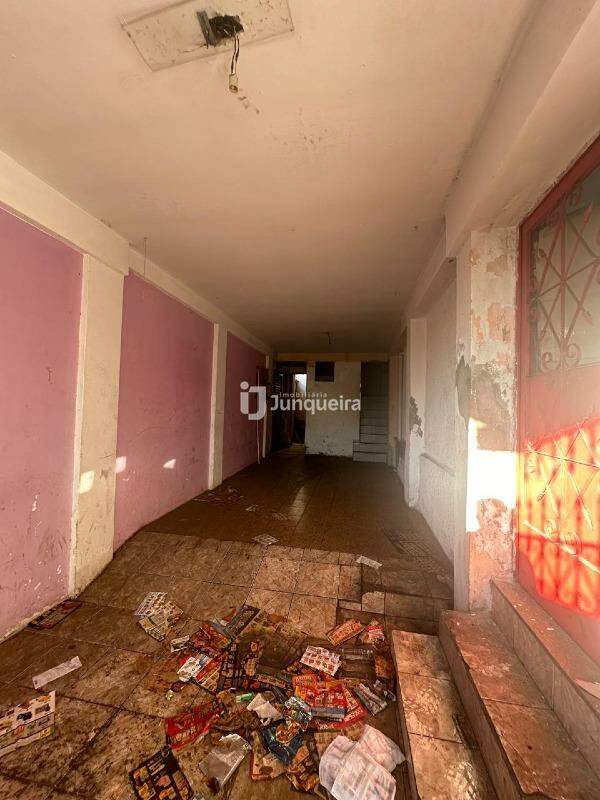 Casa à venda, 5 quartos, sendo 2 suítes, 2 vagas, no bairro Paulicéia em Piracicaba - SP