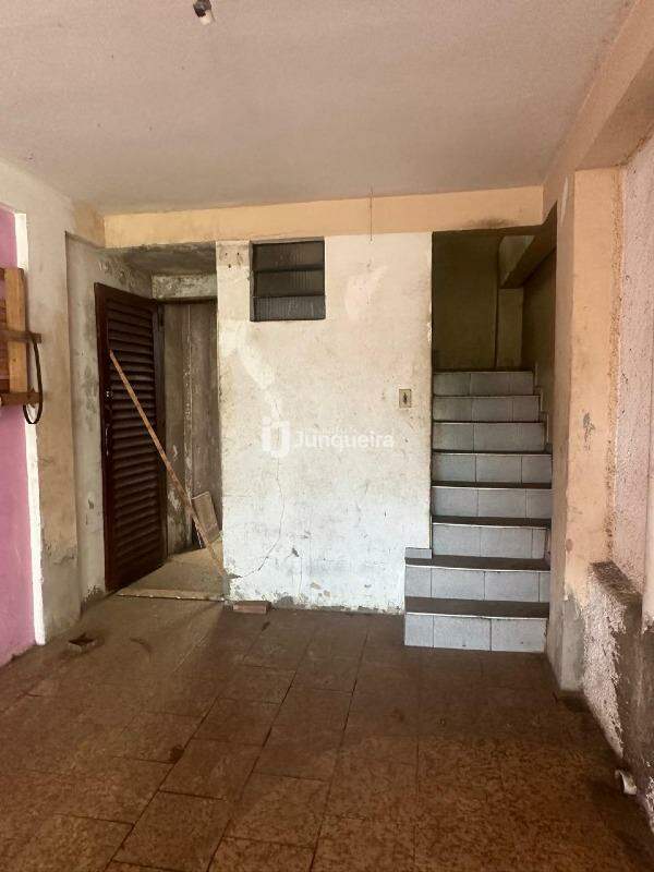 Casa à venda, 5 quartos, sendo 2 suítes, 2 vagas, no bairro Paulicéia em Piracicaba - SP