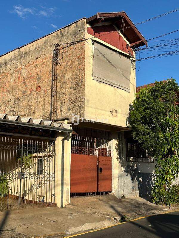 Casa à venda, 5 quartos, sendo 2 suítes, 2 vagas, no bairro Paulicéia em Piracicaba - SP