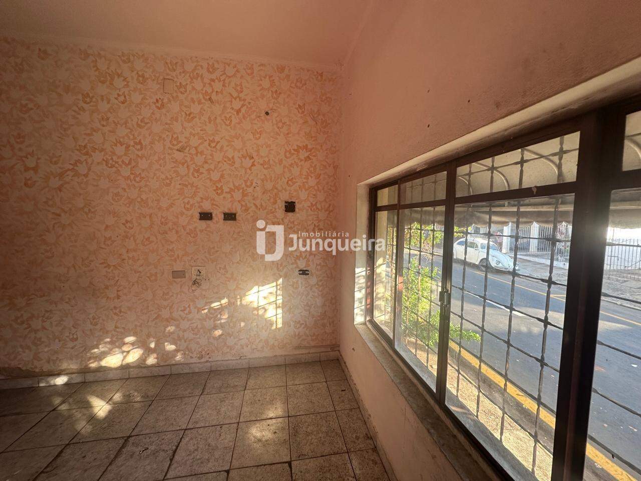 Casa à venda, 5 quartos, sendo 2 suítes, 2 vagas, no bairro Paulicéia em Piracicaba - SP
