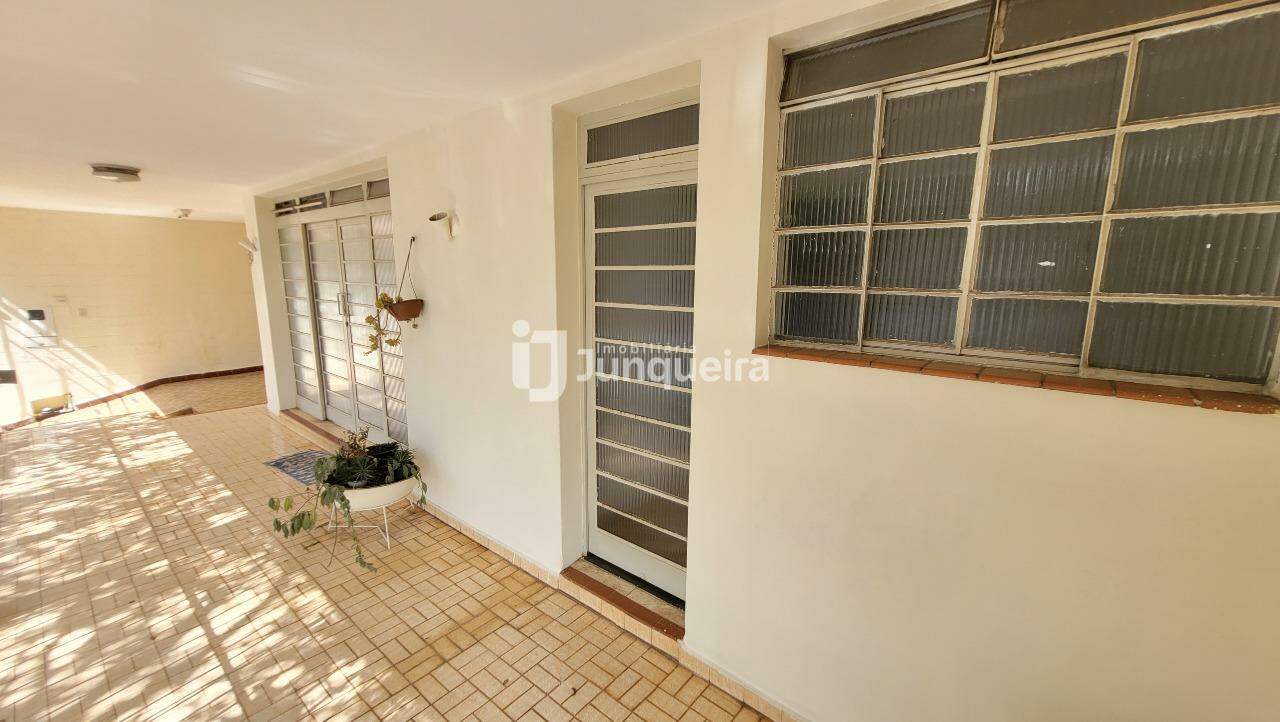 Casa para alugar, 3 quartos, 2 vagas, no bairro Paulista em Piracicaba - SP