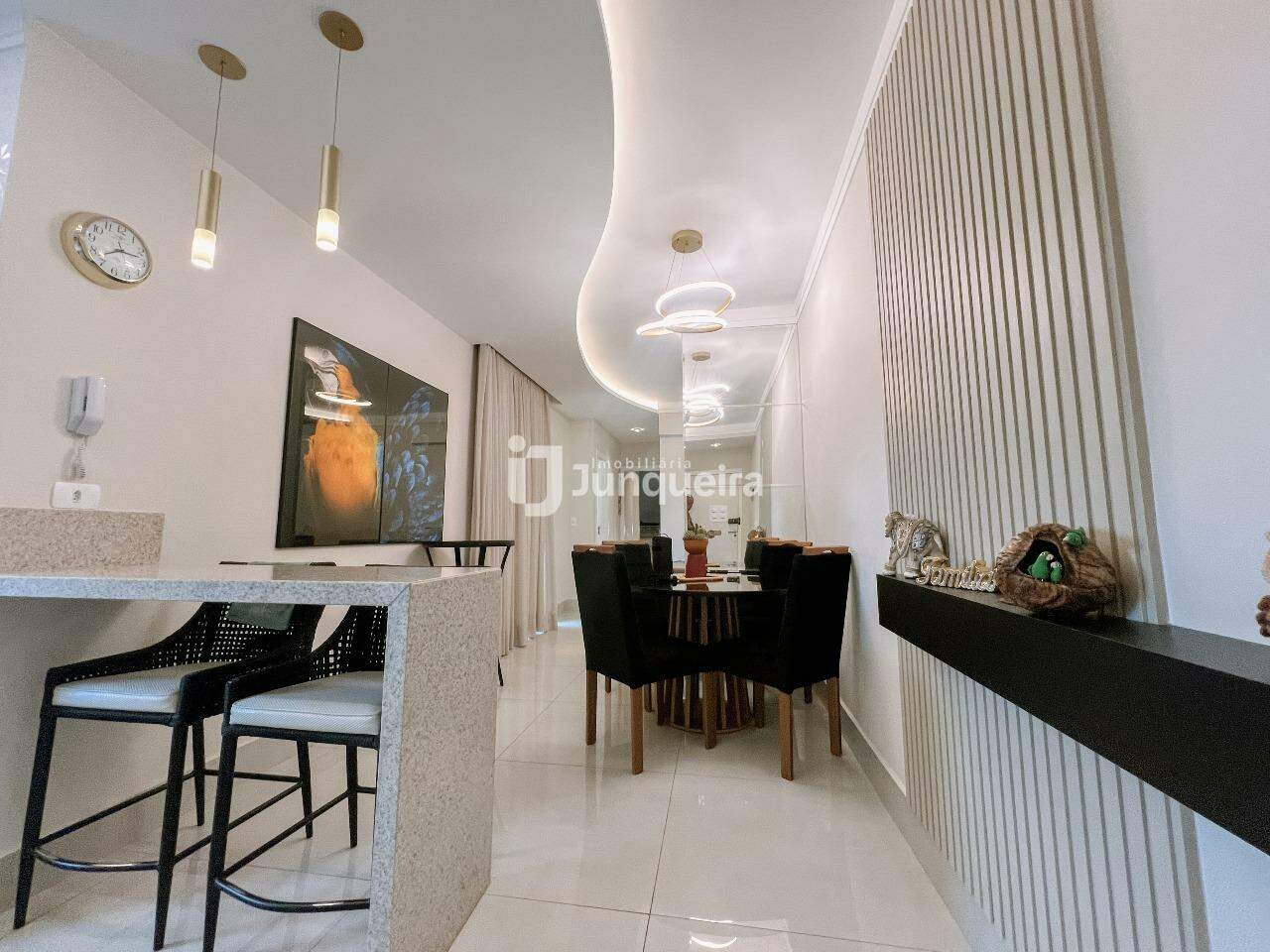 Apartamento à venda no Edifício Residencial Flor do Ipê, 2 quartos, sendo 2 suítes, 2 vagas, no bairro Vila Independência em Piracicaba - SP
