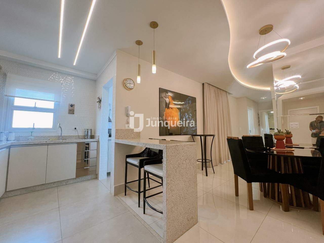 Apartamento à venda no Edifício Residencial Flor do Ipê, 2 quartos, sendo 2 suítes, 2 vagas, no bairro Vila Independência em Piracicaba - SP
