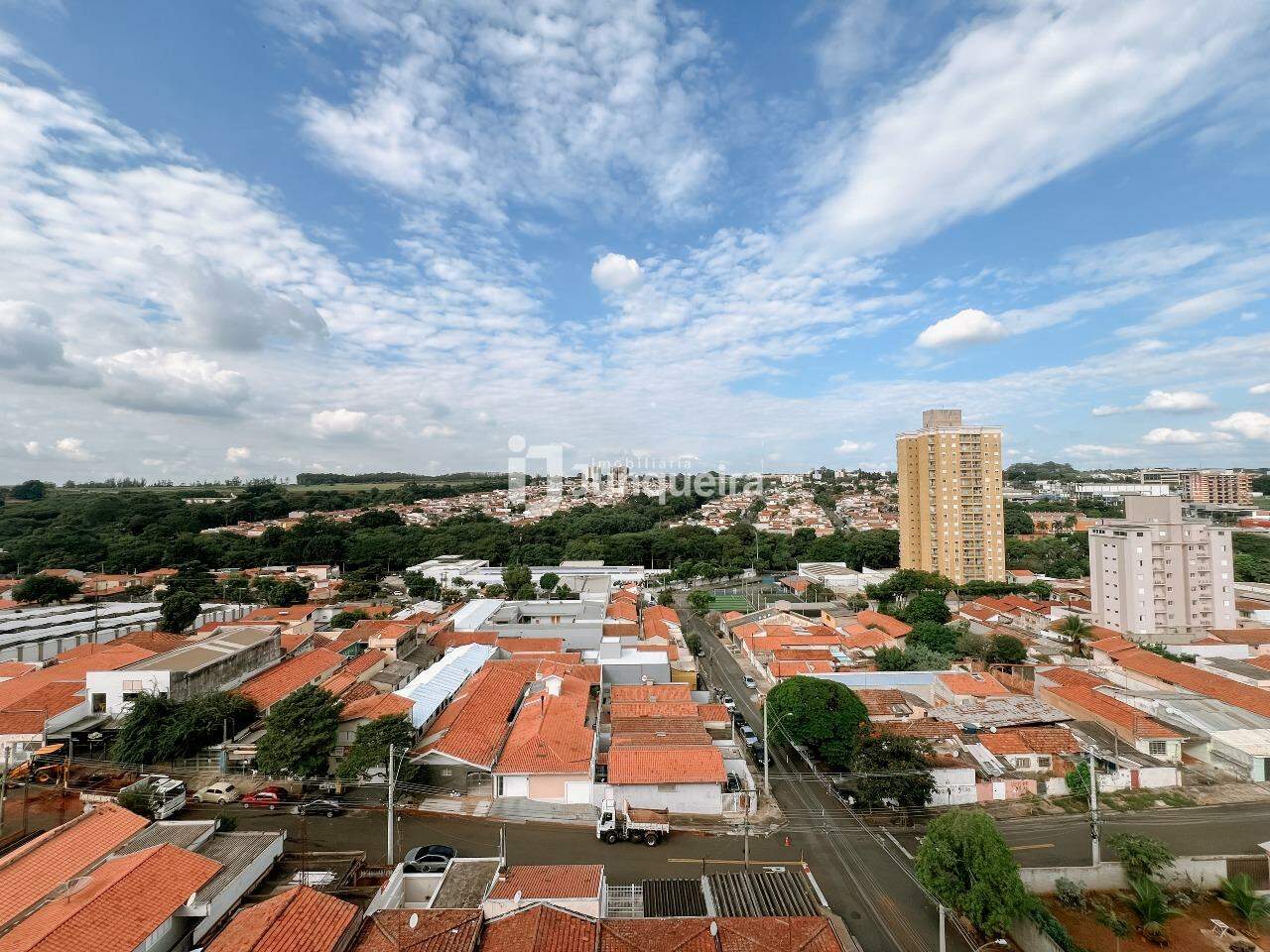 Apartamento à venda no Edifício Residencial Flor do Ipê, 2 quartos, sendo 2 suítes, 2 vagas, no bairro Vila Independência em Piracicaba - SP