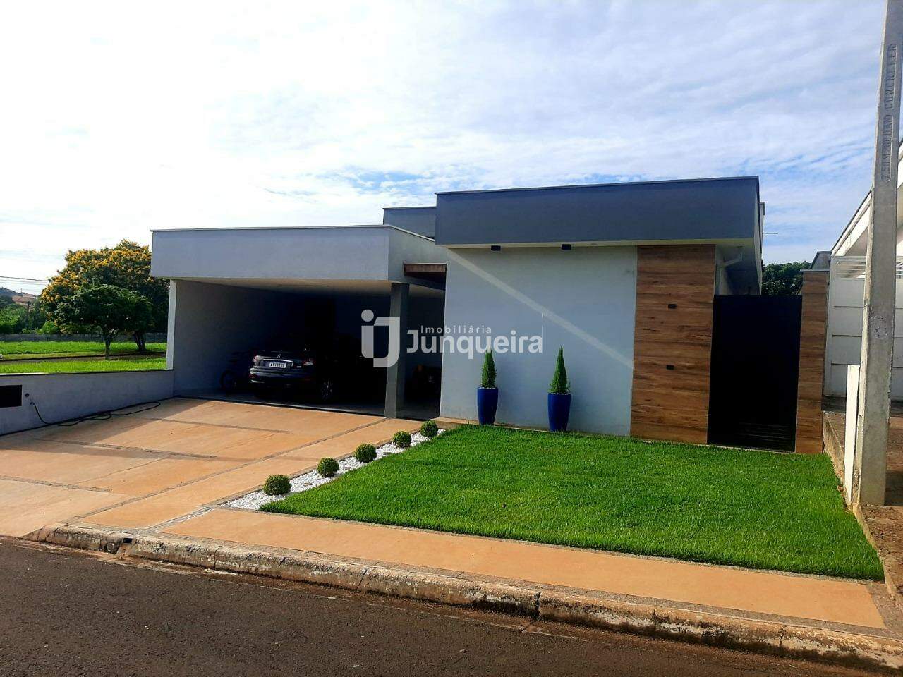 Casa em Condomínio à venda no San Marino , 3 quartos, sendo 1 suíte, no bairro Residencial San Marino em Rio das Pedras - SP