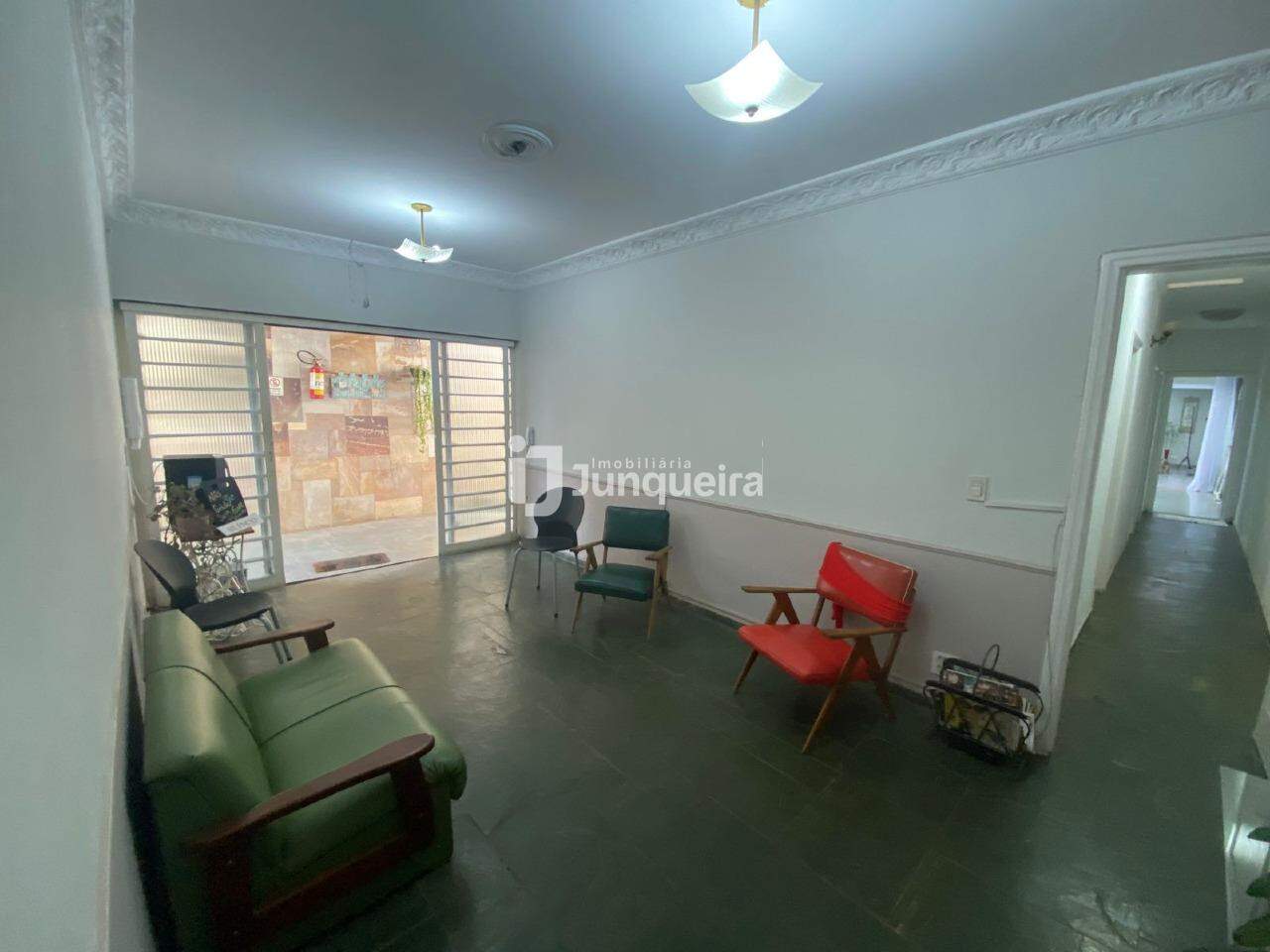 Casa Comercial à venda, 7 quartos, sendo 2 suítes, 1 vaga, no bairro Cidade Alta em Piracicaba - SP