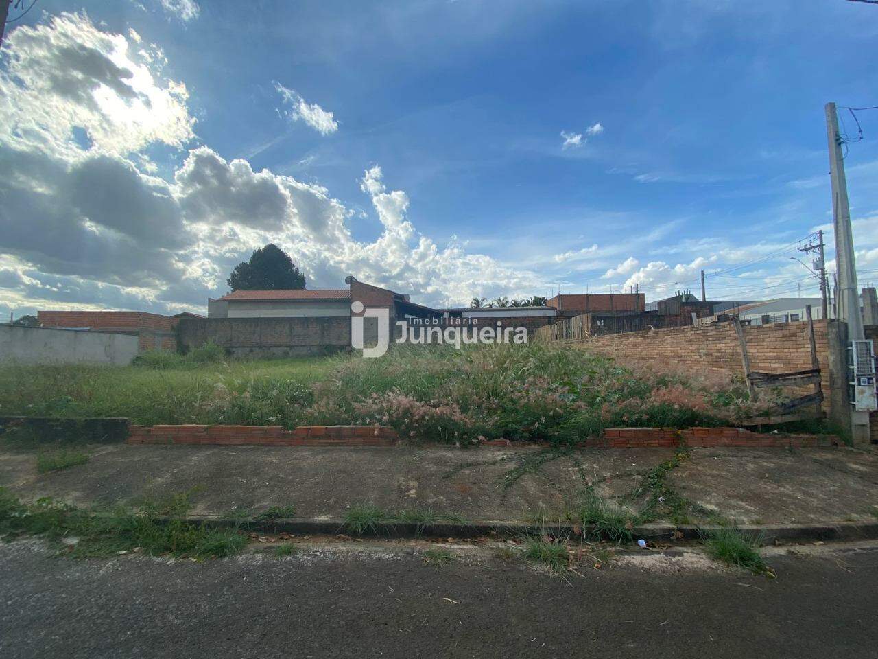 Terreno à venda, no bairro Parque São Matheus II em Piracicaba - SP