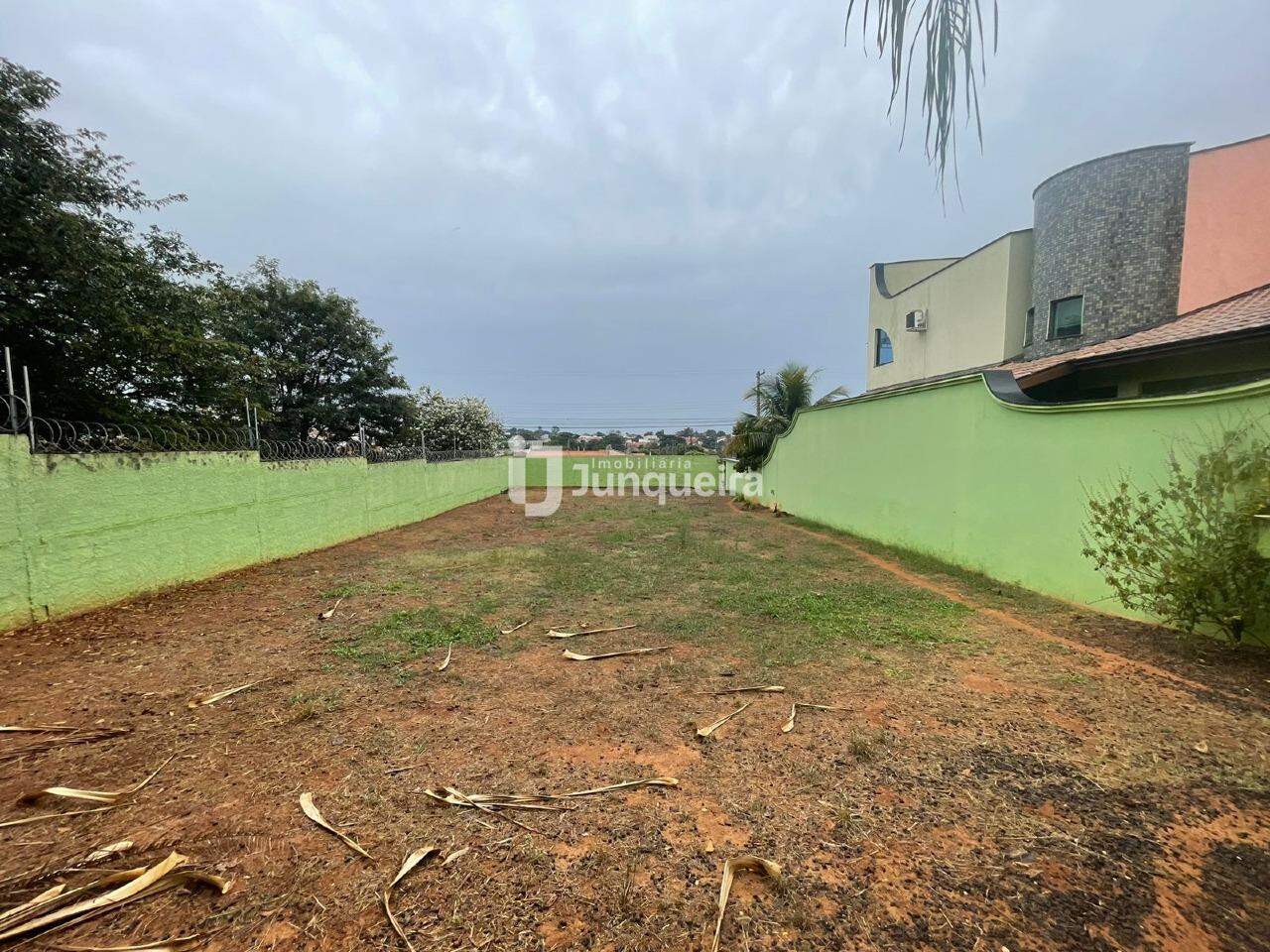 Terreno em Condomínio à venda no Convívio Village Rio das Pedras, no bairro Convívio Village Rio das Pedras em Rio das Pedras - SP