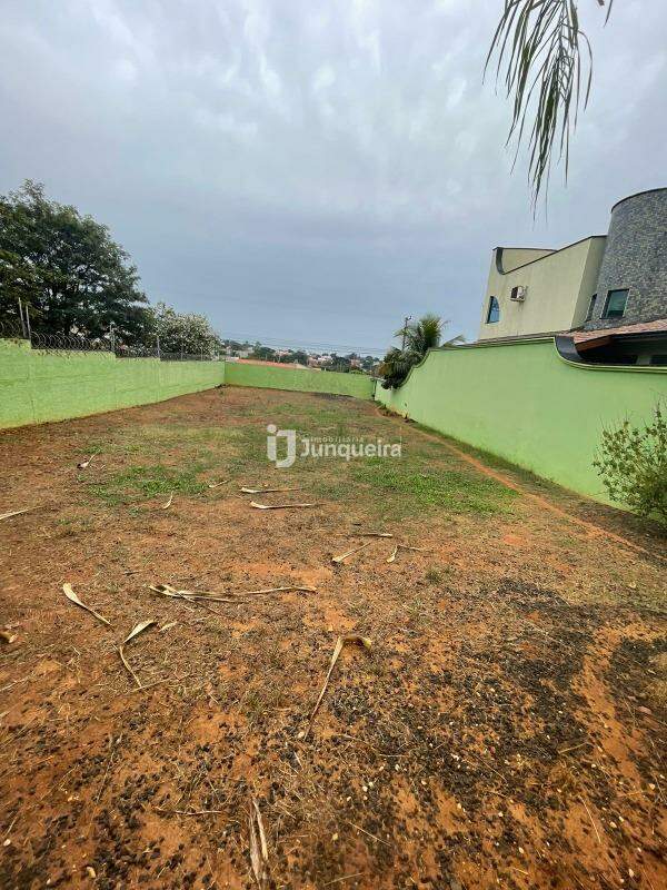 Terreno em Condomínio à venda no Convívio Village Rio das Pedras, no bairro Convívio Village Rio das Pedras em Rio das Pedras - SP
