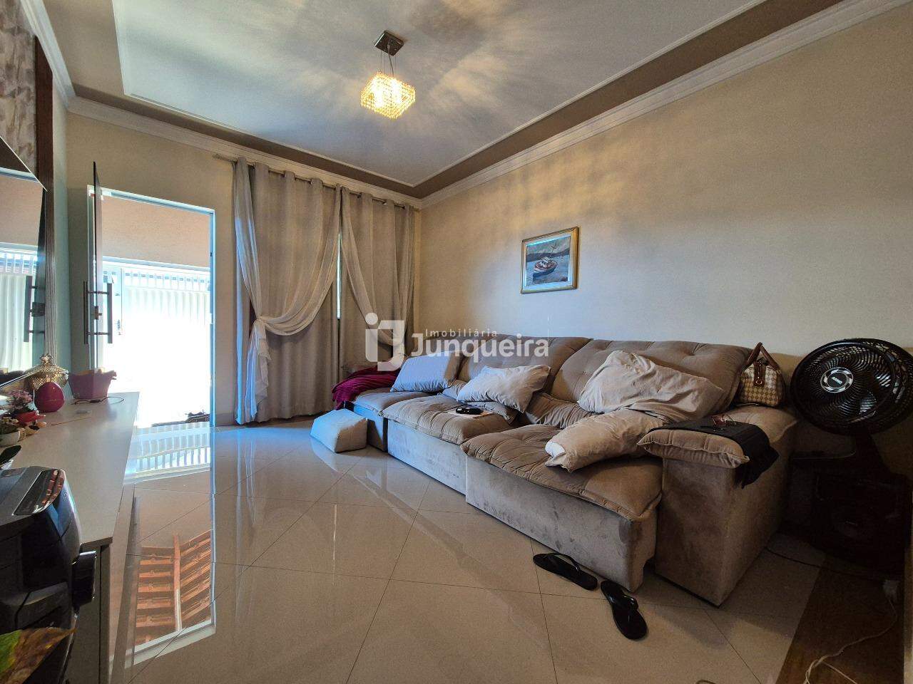 Casa à venda, 3 quartos, sendo 1 suíte, 2 vagas, no bairro Jardim Astúrias I em Piracicaba - SP