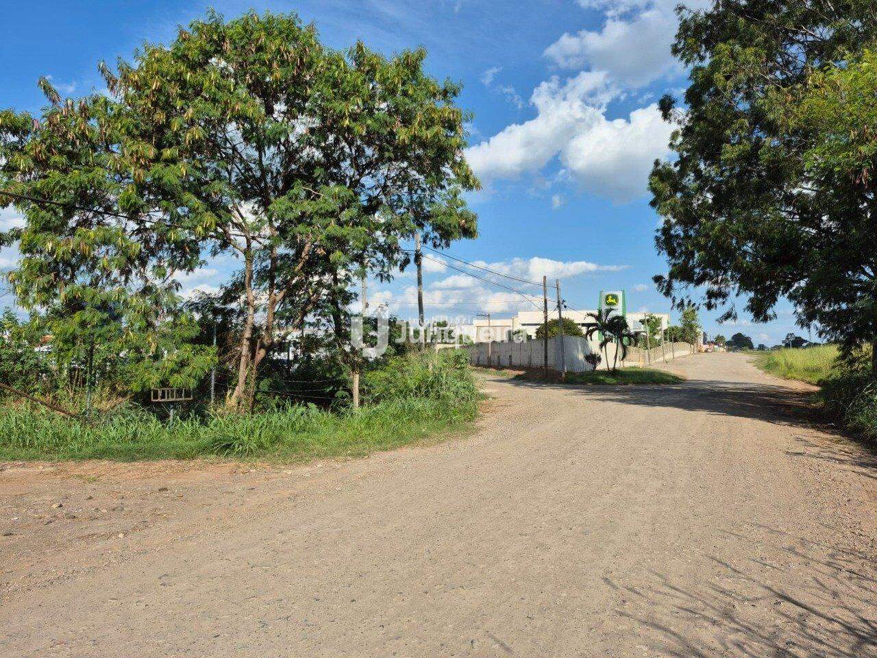 Galpão à venda, 10 vagas, no bairro Dois Córregos em Piracicaba - SP