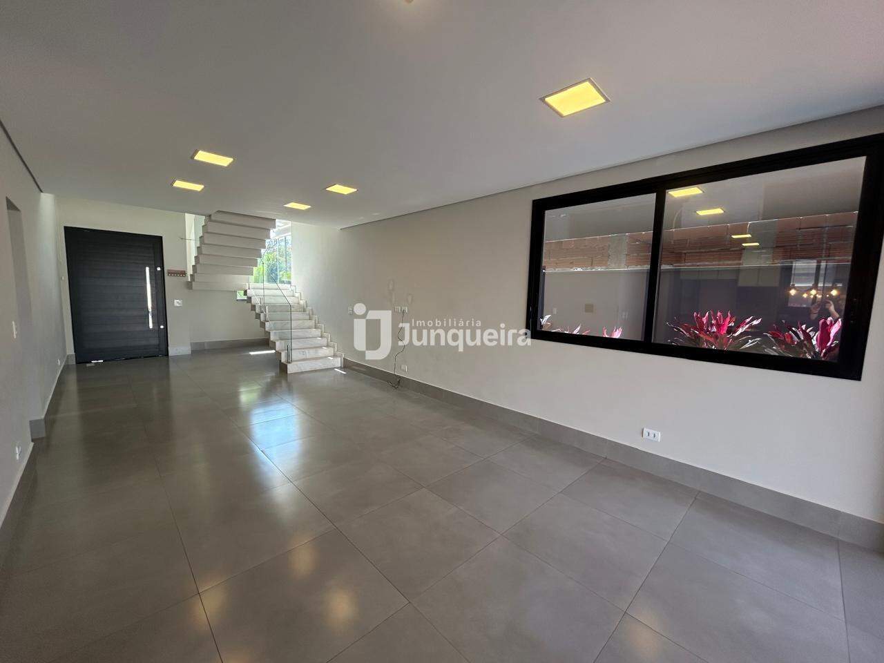 Casa em Condomínio à venda no Villa D'Aquila, 3 quartos, sendo 3 suítes, 2 vagas, no bairro Santa Rosa em Piracicaba - SP
