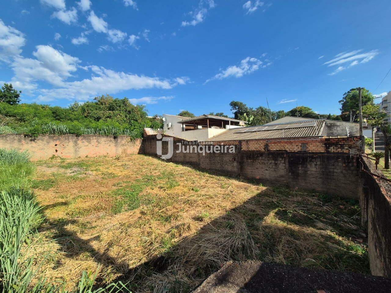 Terreno à venda, no bairro Parque Santa Cecília em Piracicaba - SP