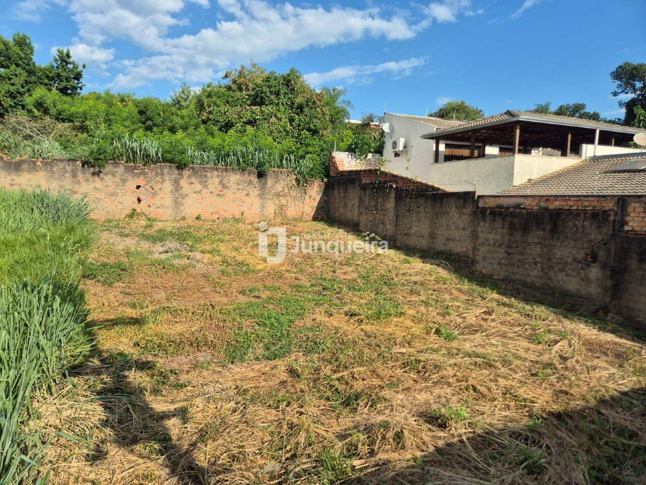 Terreno à venda, no bairro Parque Santa Cecília em Piracicaba - SP