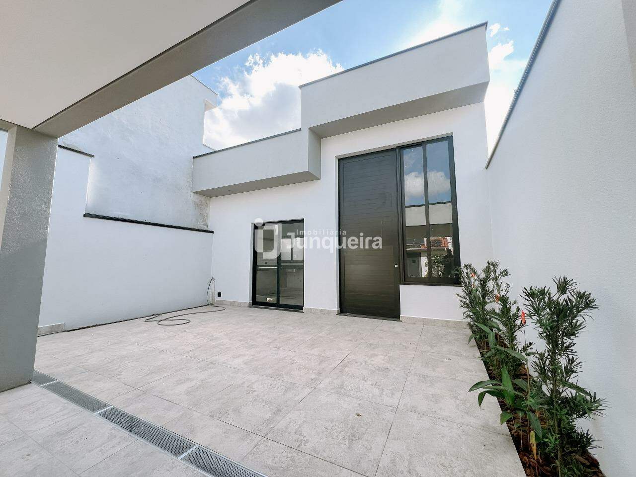 Casa à venda, 3 quartos, sendo 1 suíte, 2 vagas, no bairro Residencial Nova Água Branca II em Piracicaba - SP