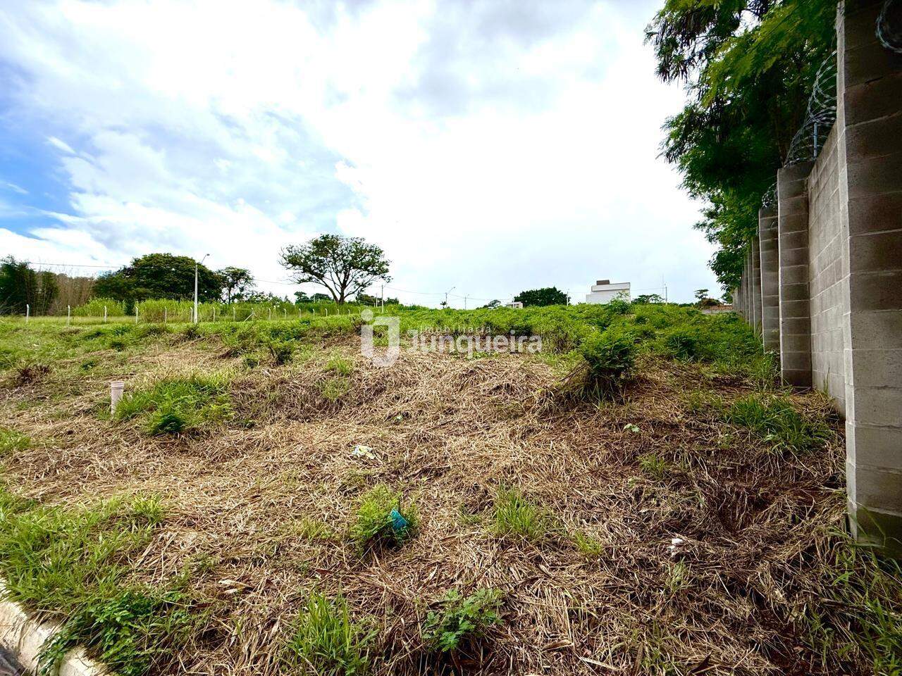Terreno em Condomínio à venda no Terras do Sinhô III, no bairro Terras do Sinhô lll em Piracicaba - SP