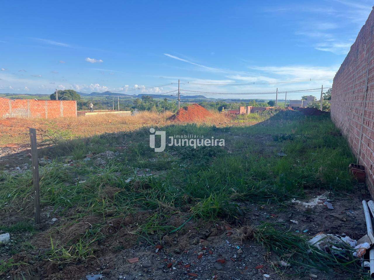 Terreno à venda, no bairro Comviva em Piracicaba - SP