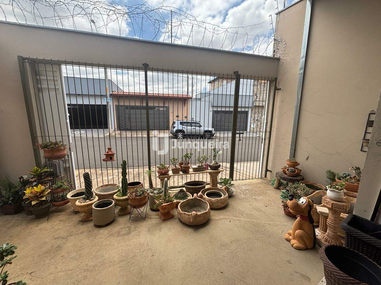 Casa Comercial à venda, 3 quartos, sendo 1 suíte, 2 vagas, no bairro Santa Terezinha em Piracicaba - SP
