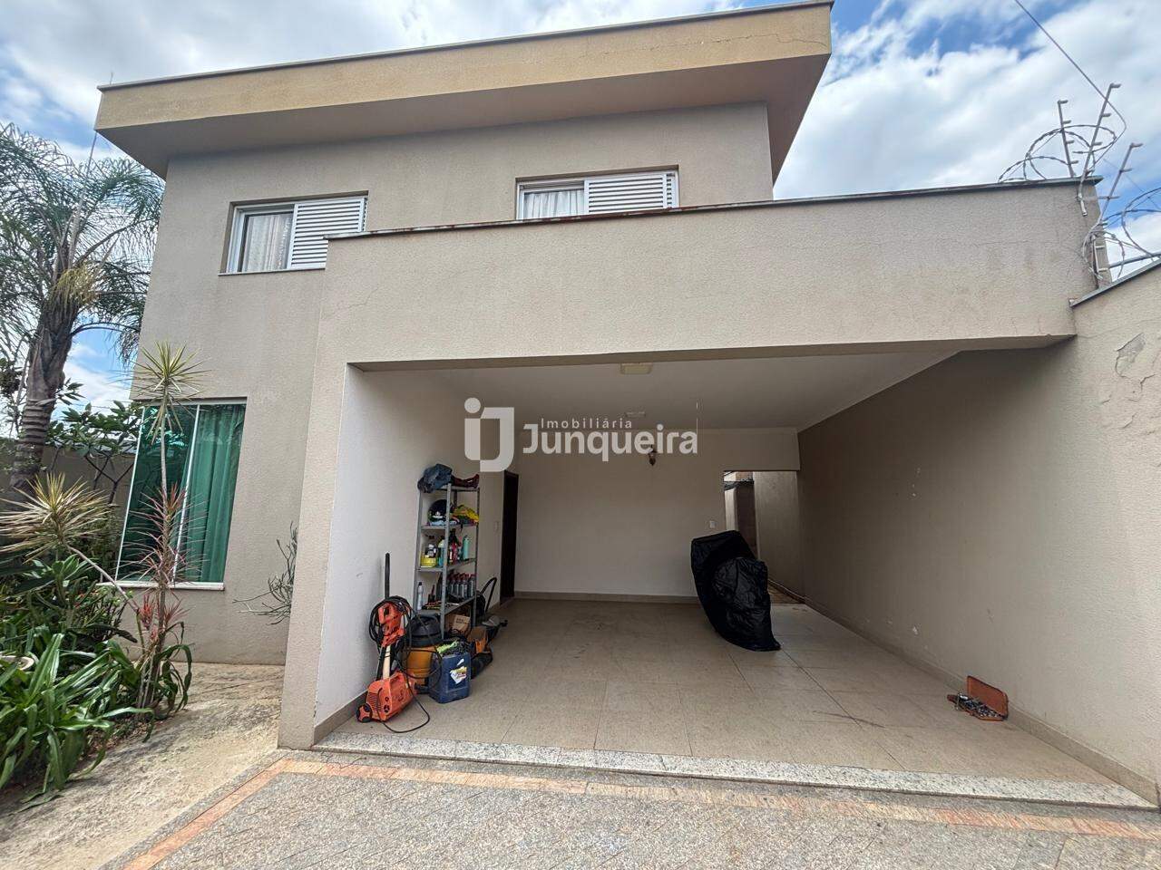 Casa Comercial à venda, 3 quartos, sendo 1 suíte, 2 vagas, no bairro Santa Terezinha em Piracicaba - SP