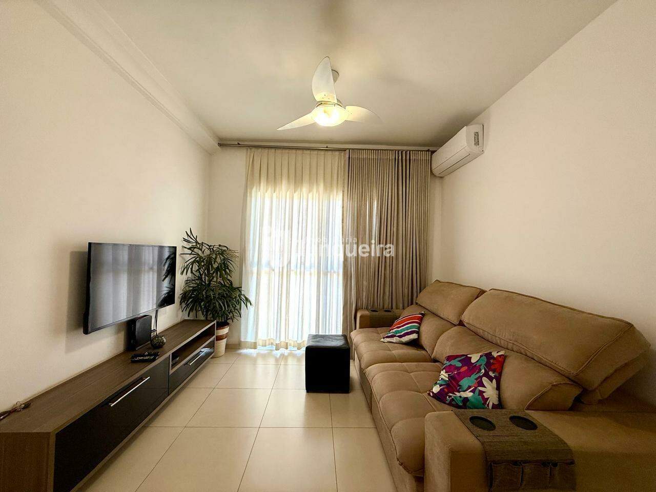 Apartamento à venda no Edifício Praça Paulista, 2 quartos, sendo 1 suíte, 1 vaga, no bairro Jaraguá em Piracicaba - SP