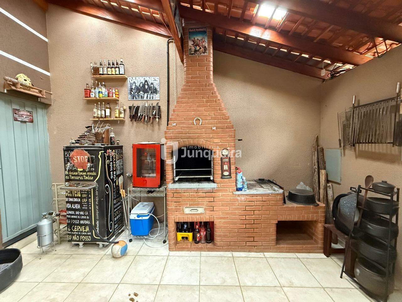 Casa à venda, 3 quartos, sendo 1 suíte, 2 vagas, no bairro Água Branca em Piracicaba - SP