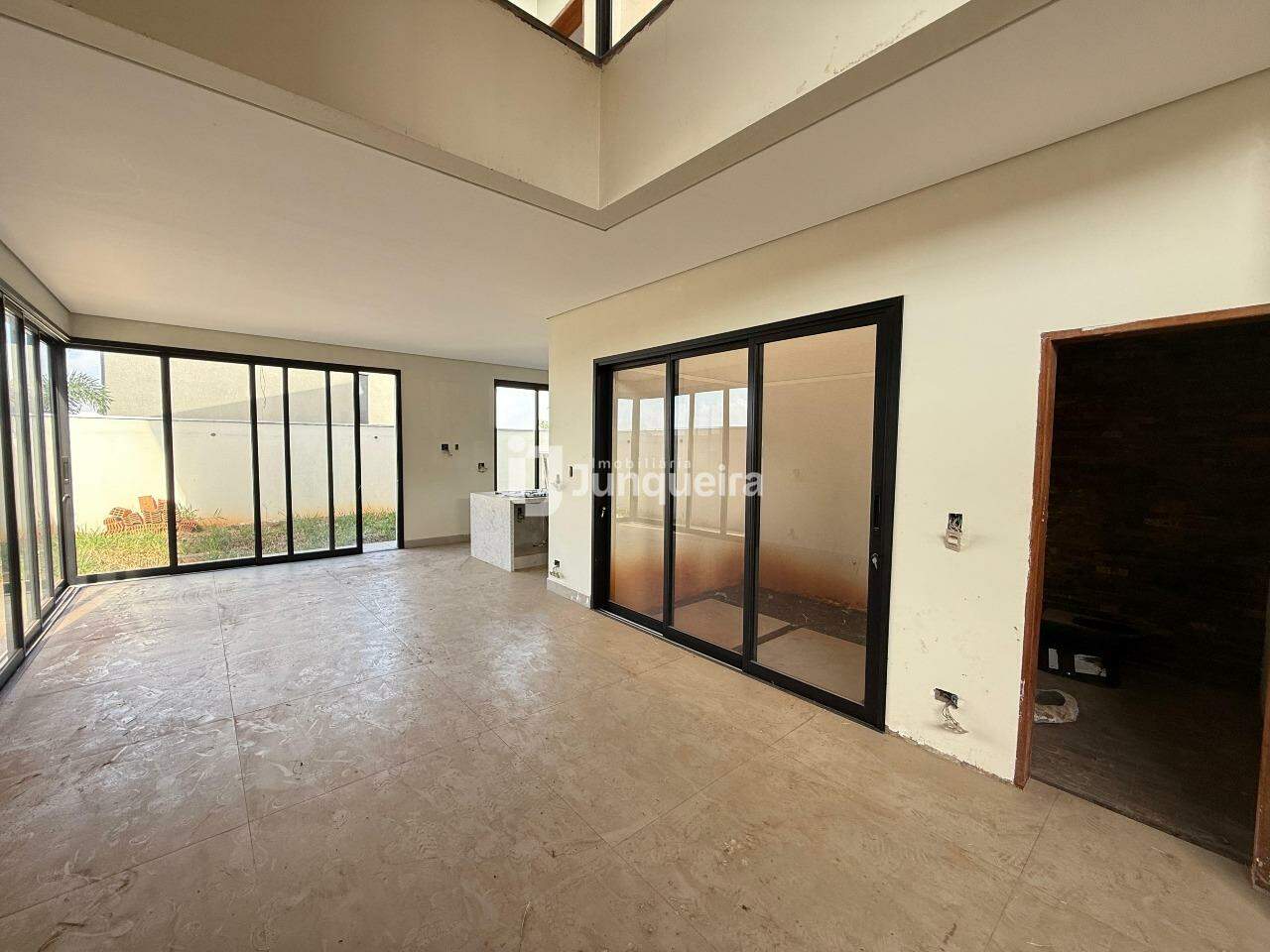 Casa em Condomínio à venda no Villa D'Aquila, 3 quartos, sendo 1 suíte, 4 vagas, no bairro Villa D'áquila em Piracicaba - SP