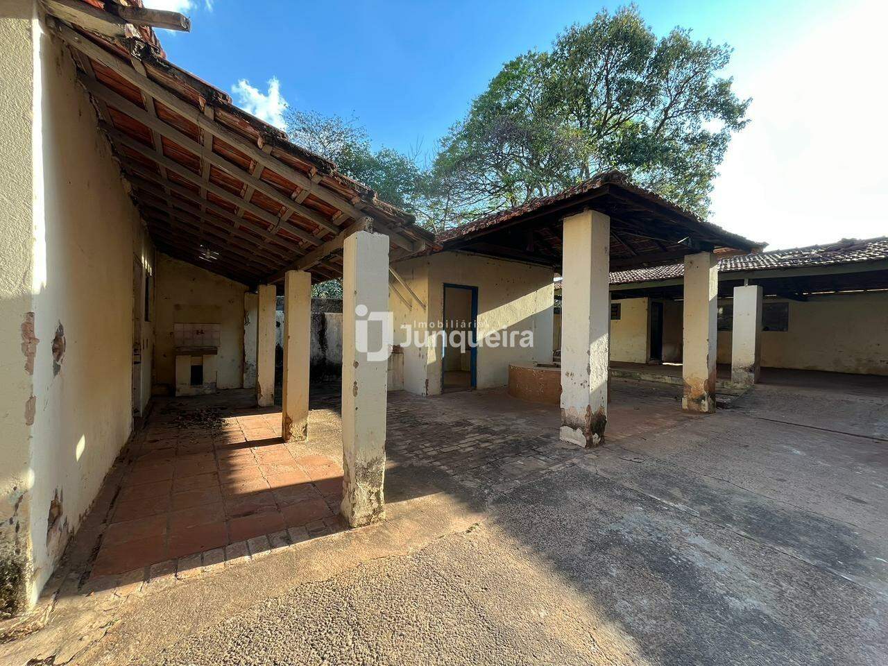 Casa à venda, 2 quartos, 3 vagas, no bairro Dois Córregos em Piracicaba - SP