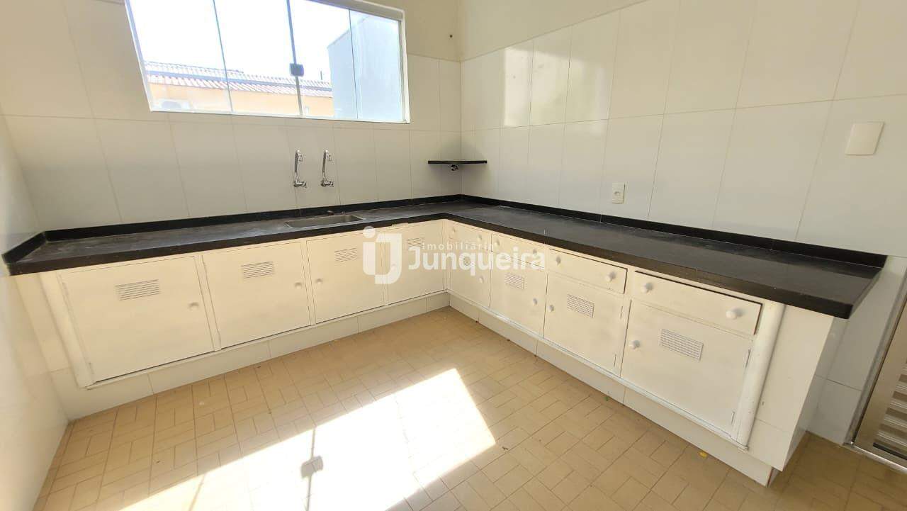 Casa para alugar, 4 quartos, sendo 1 suíte, 1 vaga, no bairro Cidade Alta em Piracicaba - SP