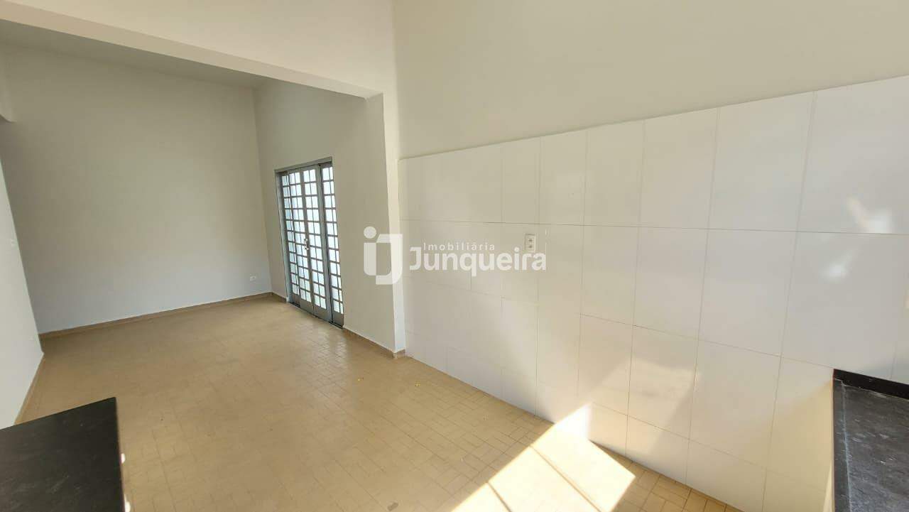 Casa para alugar, 4 quartos, sendo 1 suíte, 1 vaga, no bairro Cidade Alta em Piracicaba - SP