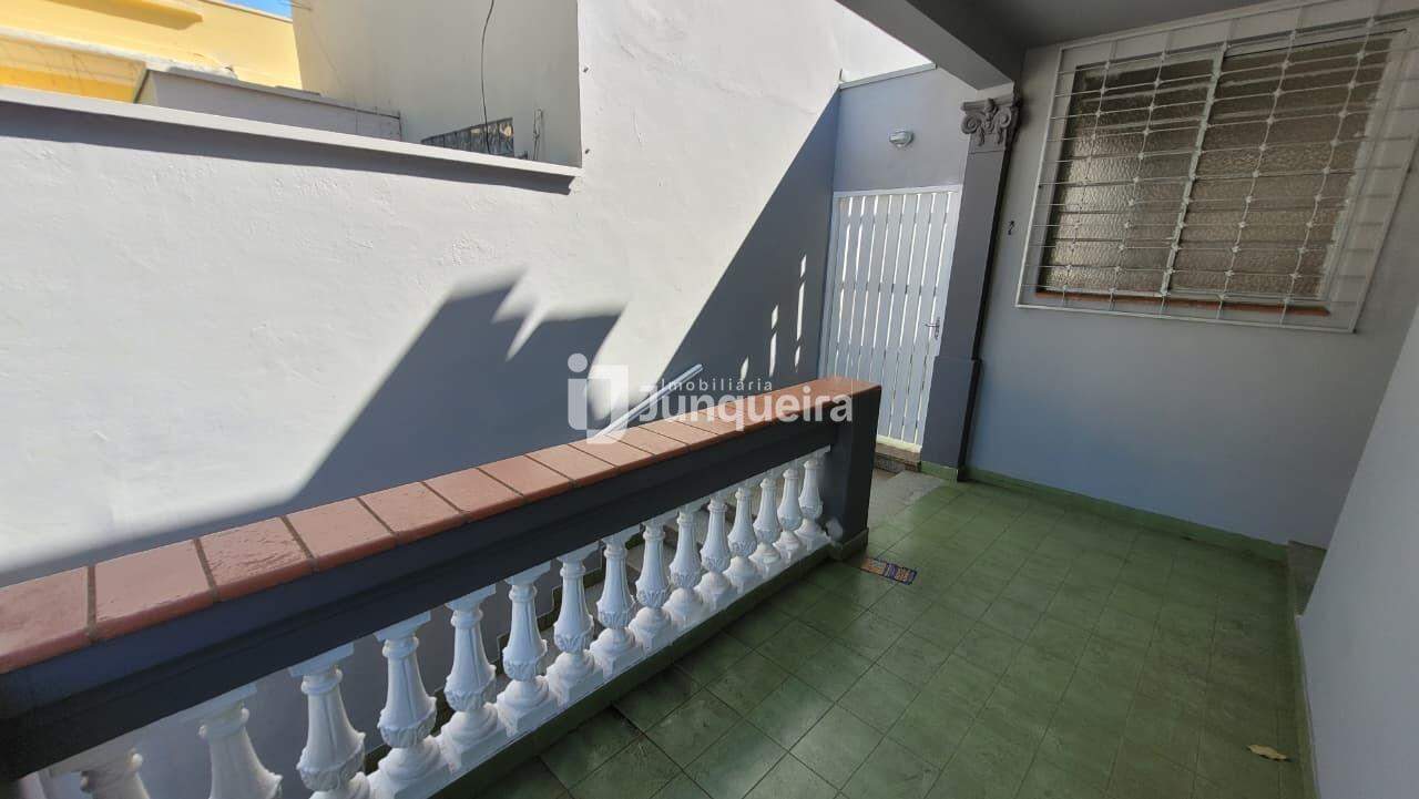 Casa para alugar, 4 quartos, sendo 1 suíte, 1 vaga, no bairro Cidade Alta em Piracicaba - SP