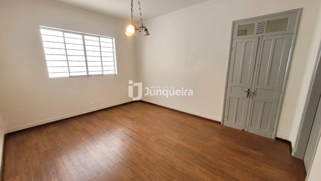Casa para alugar, 4 quartos, sendo 1 suíte, 1 vaga, no bairro Cidade Alta em Piracicaba - SP