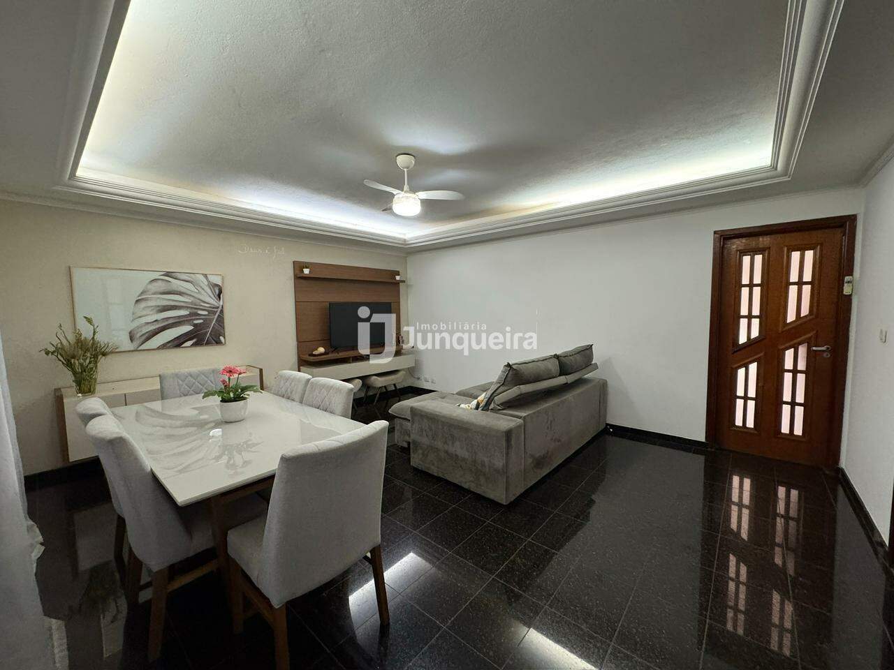 Casa à venda, 3 quartos, sendo 1 suíte, 4 vagas, no bairro Parque Santa Cecília em Piracicaba - SP