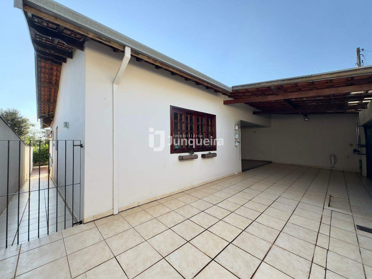 Casa à venda, 3 quartos, sendo 1 suíte, 4 vagas, no bairro Parque Santa Cecília em Piracicaba - SP