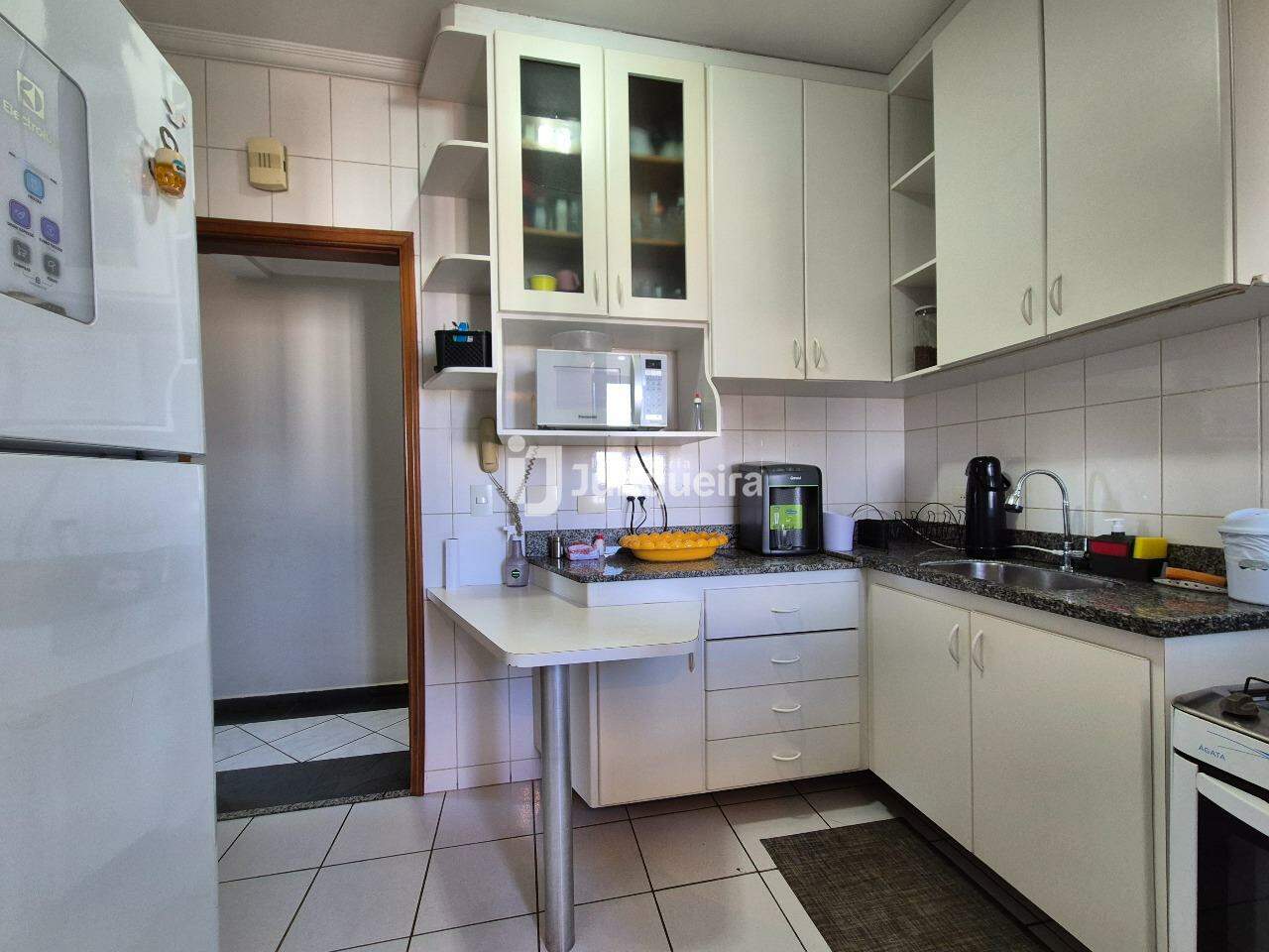 Apartamento à venda no Edifício Antuerpia, 3 quartos, sendo 1 suíte, 2 vagas, no bairro Paulista em Piracicaba - SP
