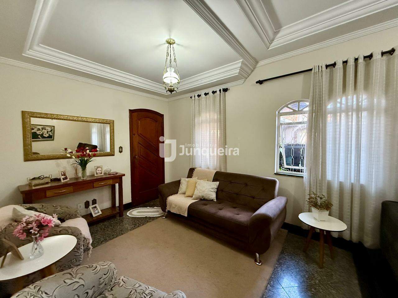Casa à venda, 3 quartos, sendo 1 suíte, 2 vagas, no bairro Dois Córregos em Piracicaba - SP